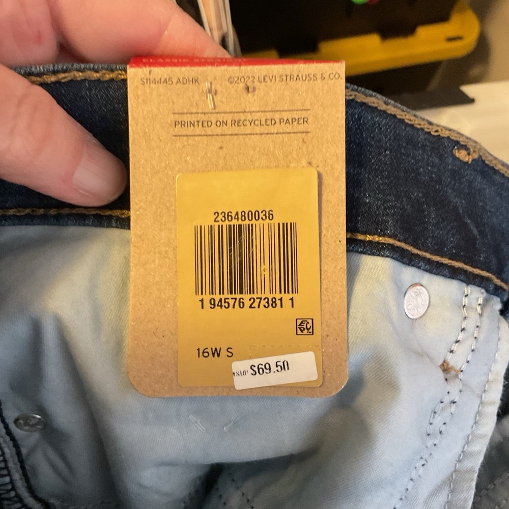 NWT Levi's Jeans Classic Straight Denim Woman's Short Mid Rise Classic Size 16S - Picture 11 of 11